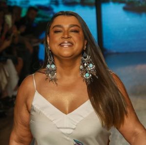Preta Gil anuncia fim do tratamento oncológico, mas explica: <i>Ficarei durante cinco anos sob cuidados médico</i>