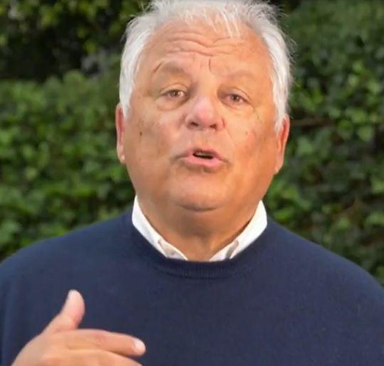 Morre Ricardo Pereira, jornalista e ex-diretor da <i>TV Globo</i> em Portugal, aos 72 anos de idade. Veja as celebridades que nos deixaram em 2023