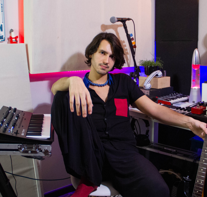 Filho de Leoni, Antonio Leoni revela apoio do enquanto aprendia sobre música: <I>- Meu pai sempre me tranquilizava</I>