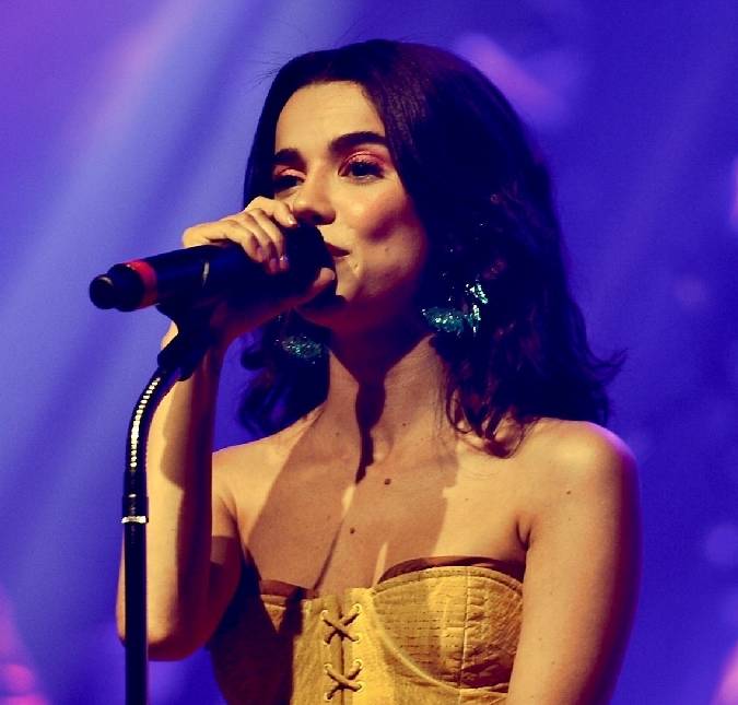 Manu Gavassi causa burburinho ao cutucar indústria musical e os seus padrões atuais