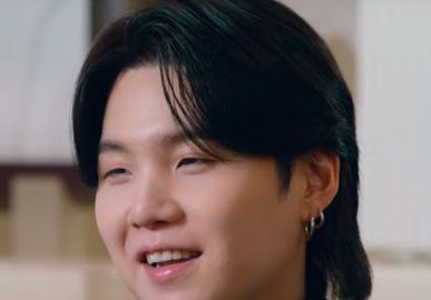 Em novo documentário, integrantes do <i>BTS</i> refletem sobre dificuldades que passaram ao longo da carreira