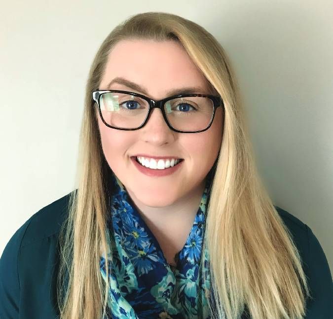 A escritora, que assina a nova série teen Minha Vida com os Garotos Walter, conversou com o ESTRELANDO