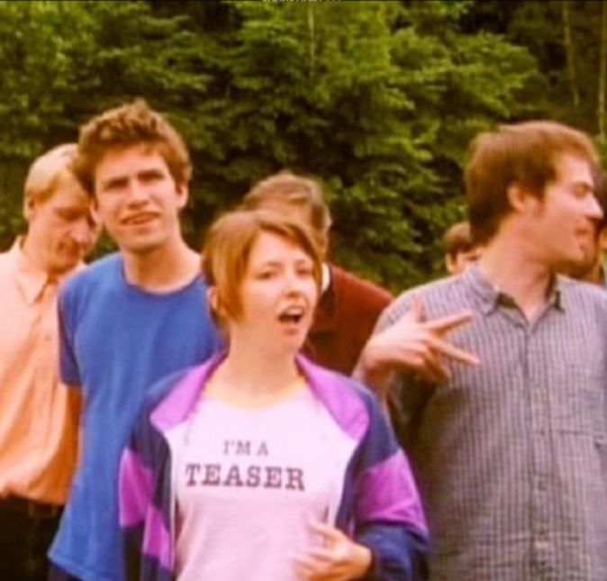 O filme Os Idiotas é mais um de Lars Von Trier, ou seja, com certeza tiveram cenas calientes. Usando sua clássica técnica de colocar dublês acostumados com filmes eróticos, o diretor contou a história de um grupo de jovens que começa a elaborar uma orgia, na obra de 1998.