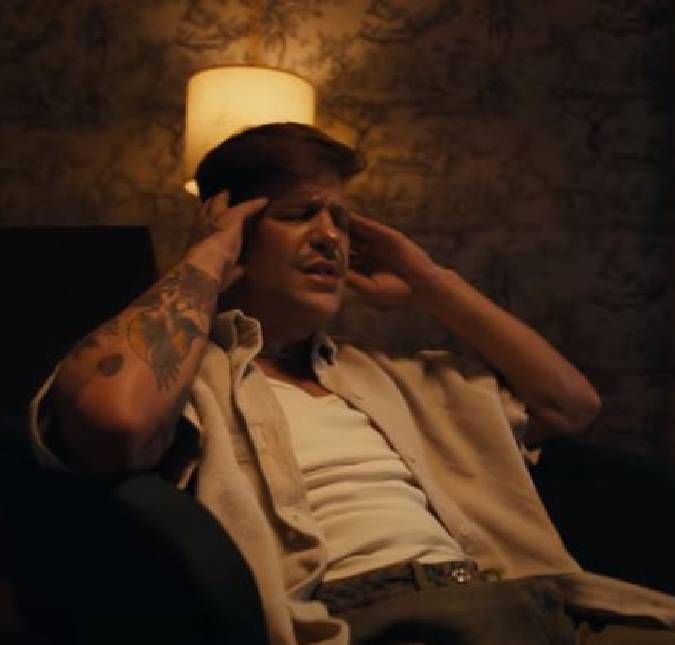 Indireta para Gabi Brandt? Saulo Poncio lança música com mensagem sobre término Letra e estética do clipe foram vistos por fãs como mensagem para ex esposa do cantor