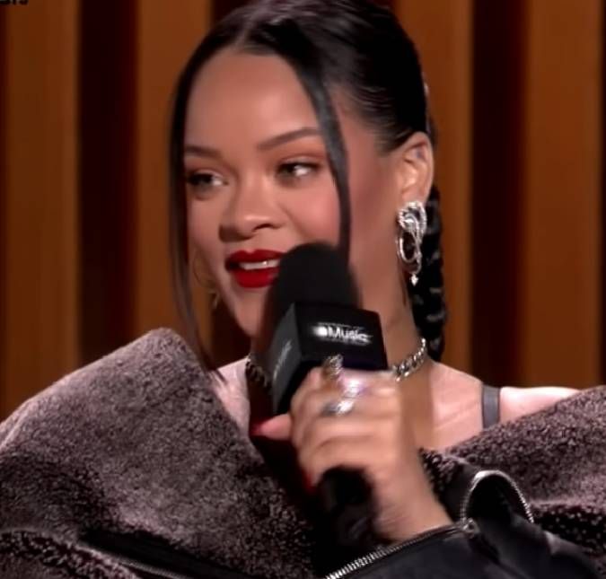 Casa onde Rihanna passou a infância é ponto turístico em Barbados e têm diária de 500 reais A cantora de 35 anos de idade também falou sobre maternidade em recente entrevista a um portal norte americano