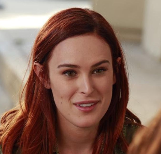 Filha de Bruce Willis e Demi Moore, Rumer Willis comemora seis anos sóbria A artista compartilhou a novidade pelo Instagram