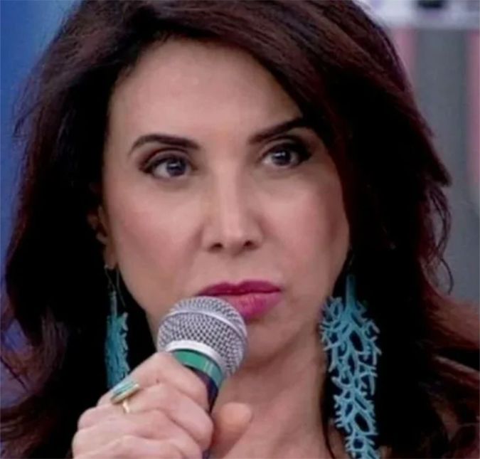 Filho de Claudia Alencar revela que atriz está internada em estado grave: - Ela não está bem Aos 73 anos de idade, a artista deu entrada em hospital do Rio de Janeiro e foi diagnosticada com infecção bacteriana