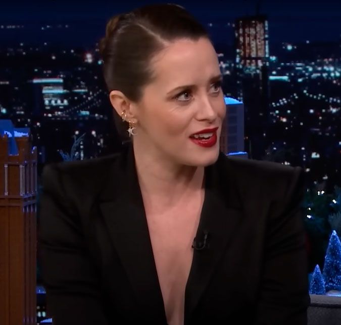 Atriz de The Crown recusa autógrafo por motivo curioso e intriga internautas Claire Foy não quis usar uma caneta de determinada cor