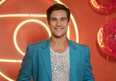 Após viralizar com barulho inusitado durante entrevista, Nicolas Prattes explica: <i>Mandei para a produção para entender</i>