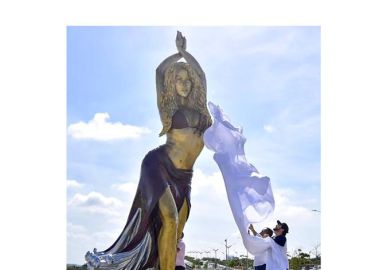 Shakira ganha estátua de seis metros de altura na Colômbia