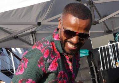 Após passageiro cair no mar, Alexandre Pires cancela <i>show</i> em navio e se pronuncia