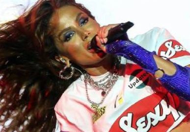 Anitta desabafa sobre cansaço após <I>show: A idade chegou para mim</I>