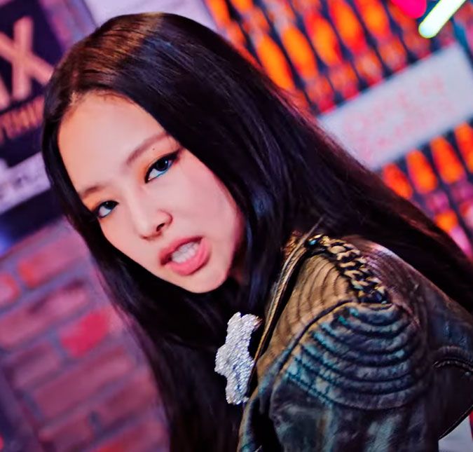 Jennie, do BLACKPINK, revela sonho de lançar álbum solo em 2024 A cantora fundou sua própria empresa