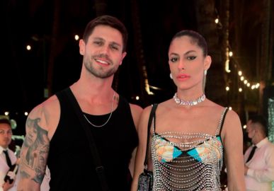 Em meio à crise, Mari Gonzalez e Jonas Sulzbach são vistos beijando outras pessoas
