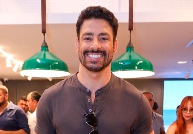 Cauã Reymond compartilha cliques encantadores com a filha e internautas se surpreendem: <I>Sofia está uma moça!</i>
