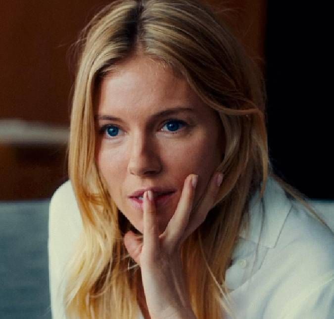 Atriz Sienna Miller dá à luz segundo filho aos 42 anos de idade, diz jornal Segundo o Daily Mail, a modelo foi vista andando com o novo bebê por Londres, na Inglaterra