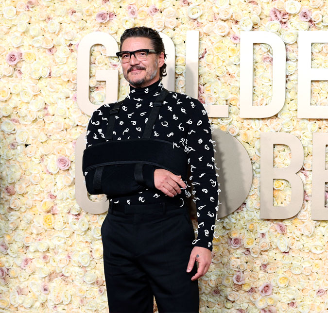 Pedro Pascal explica motivo de surgir usando de tipoia no <i>Globo de Ouro 2024: - Eu caí</i>