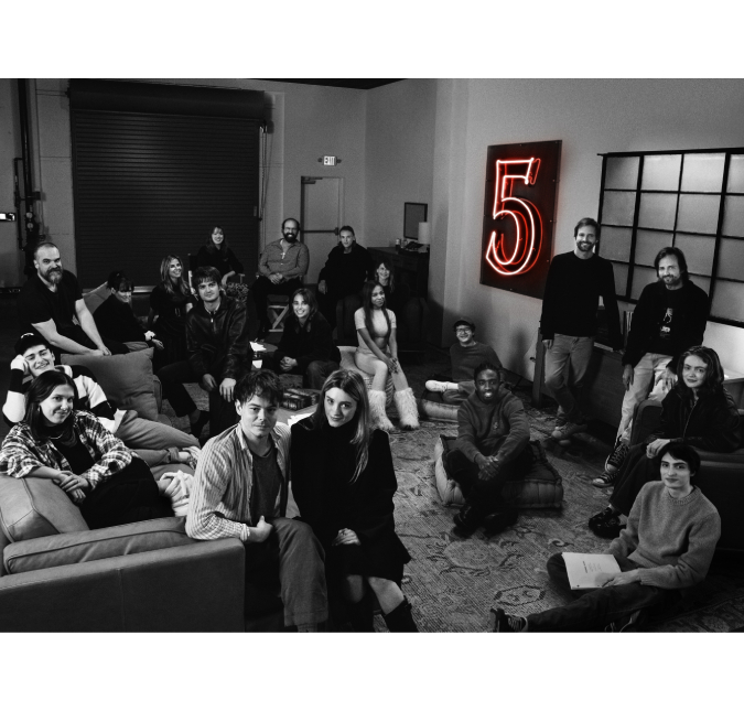 Começa a produção da quinta temporada de <I>Stranger Things</I> e <I>Netflix</I> divulga imagem com elenco reunido