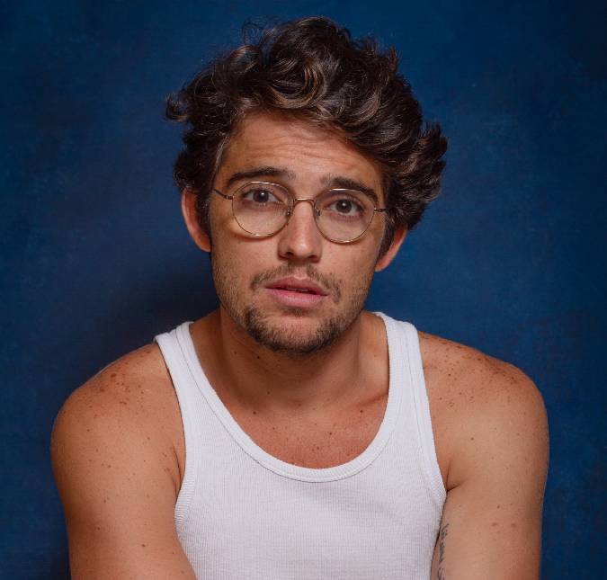 Rafael Coimbra se permite atuar em produção toda falada em inglês: <i>Um grande desafio na minha carreira!</i>