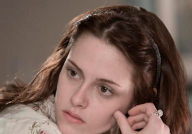 Kristen Stewart acha que <I>Crepúsculo</i> é um filme muito <I>gay: Tudo tão reprimido e condenado</i>