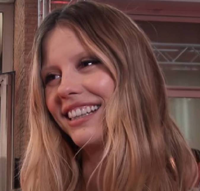 Mia Goth é processada por figurante que afirma ter sido chutado na cabeça pela atriz, diz site