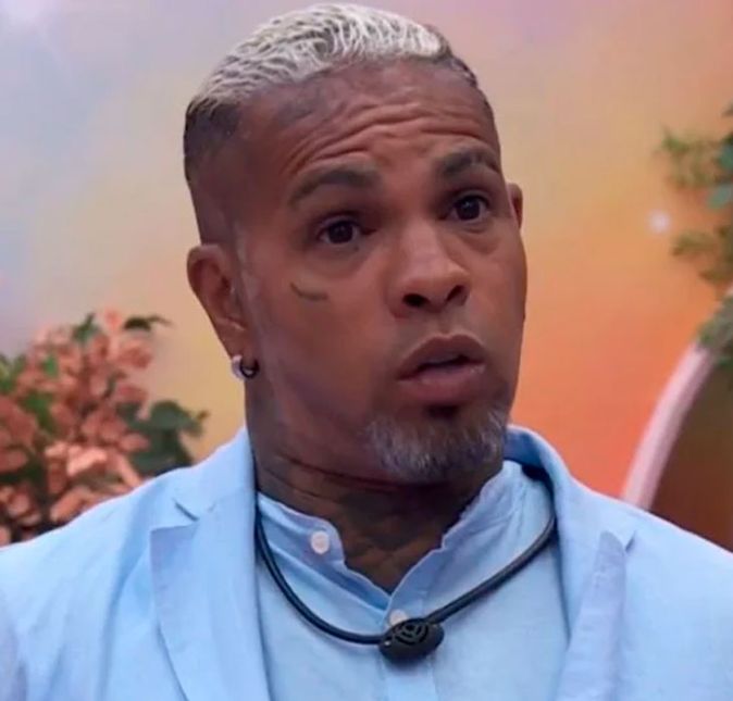 Após a academia ser liberada, o cantor disse: - Todo mundo virou os malhador. A gente sabe ali quem malha e quem não malha, só de olhar. Após a academia ser liberada, o cantor disse: - Todo mundo virou os malhador. A gente sabe ali quem malha e quem não malha, só de olhar.