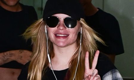 Sem <i>make</i>, Luisa Sonza desembarca em aeroporto de São Paulo e recebe carinho de fãs; veja fotos!