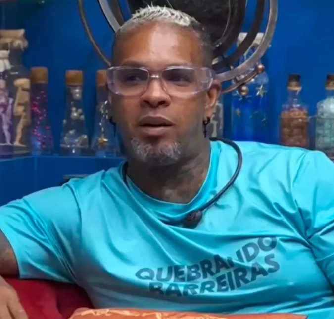 Rodriguinho se irrita com dinâmica e cogita apertar botão de desistência do <i>BBB24</i>: <i>- Estou no meu limite</i>