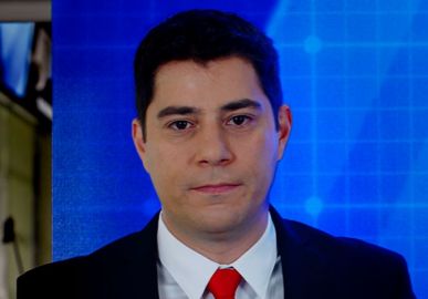 Após ser internado com doença de Crohn, Evaristo Costa recebe alta hospitalar: <i>Seguirei o tratamento de casa</i>