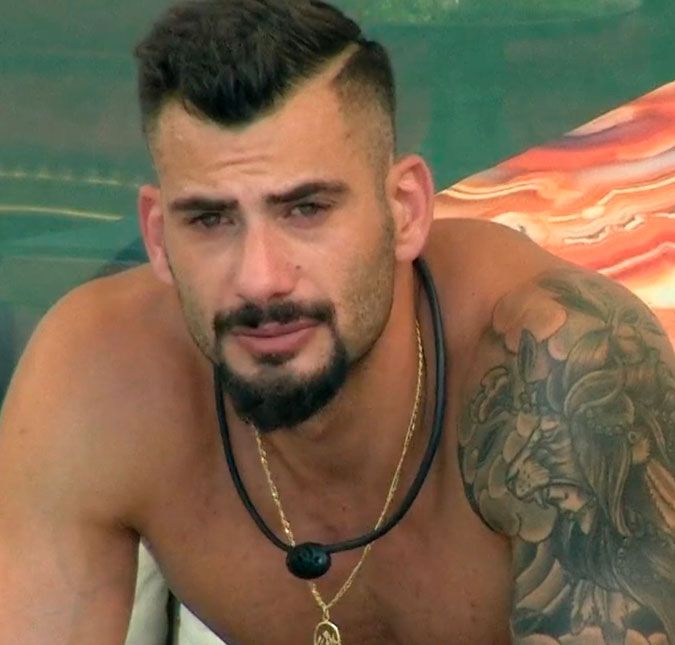 No BBB24, Nizam chora com medo de estar sendo visto como vilão Parece que a casa caiu para o brother