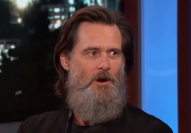 Jim Carrey comemora aniversário ao lado de Adam Sandler, David Spade e outros comediantes de sucesso