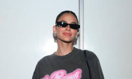 Xuxa abre turnê no Rio e Bruna Marquezine aparece com camiseta em homenagem: <i>No Brasil não há homem para mim</i>