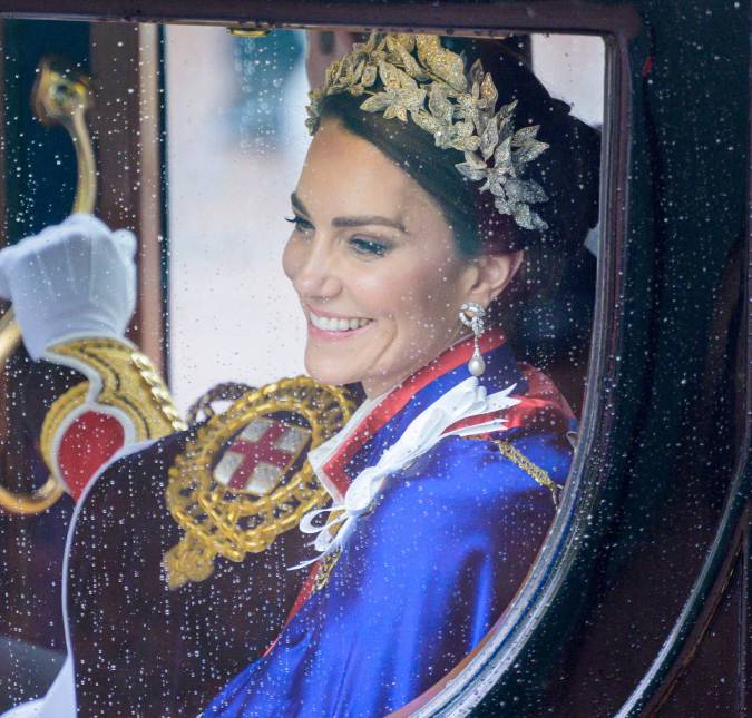 Kate Middleton estaria trabalhando da cama enquanto se recupera de cirurgia, diz jornal