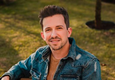 Ton Prado fala sobre emoção de se tornar amigo da família dos <i>Mamonas Assassinas</i> e ter contato com objetos originais da banda