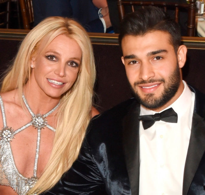 Sam Asghari sente que <i>deveria ser compensado</i> pelo que passou com Britney Spears, diz <I>site</i>