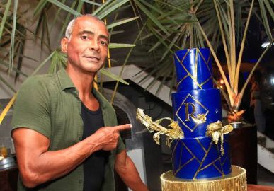 Romário comemora 58 anos de idade cercado de celebridades, amigos e familiares; veja quem esteve por lá
