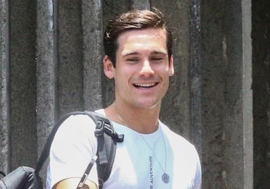 Mãe de Nicolas Prattes estaria apostando no relacionamento do filho com Sabrina Sato, afirma jornal