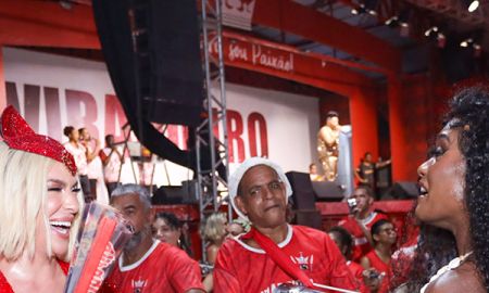 Erika Januza e Lore Improta caem juntas no samba em ensaio da Unidos da Viradouro