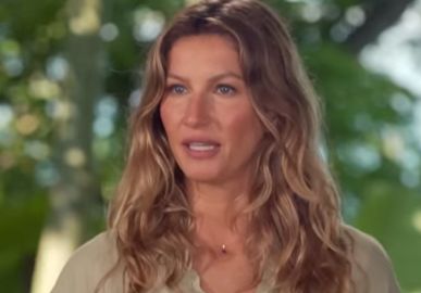 Em luto, Gisele Bündchen compartilha reflexão: <i>As mães nunca morrem, viram pôr do sol</i>