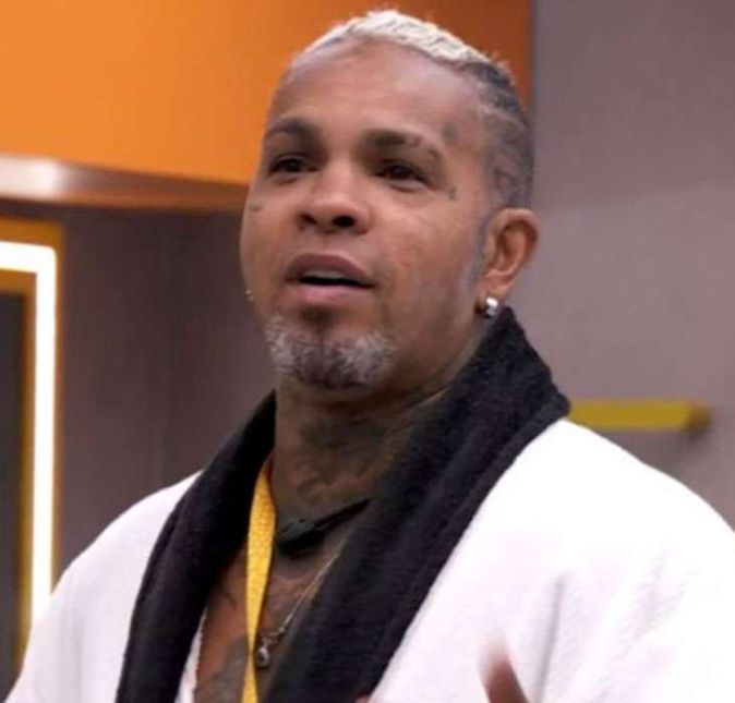 Em uma conversa no Quarto do Líder, Rodriguinho se ofendeu após Davi chamá-lo de jogador fraco e disparou para os aliados: - O Davi não tem nada, gente, é só um cara comum da Bahia. O que ele tem de coisa? Lucas Pizane, que é de Itaparica, respondeu: - Eu também não tenho história nenhuma para contar. Também sou só um cara da Bahia. Porém, o cantor rebateu: - Aí que tá. Só um cara da Bahia. Já tinha você. Por que outro igual? Em uma conversa no Quarto do Líder, Rodriguinho se ofendeu após Davi chamá-lo de jogador fraco e disparou para os aliados: - O Davi não tem nada, gente, é só um cara comum da Bahia. O que ele tem de coisa? Lucas Pizane, que é de Itaparica, respondeu: - Eu também não tenho história nenhuma para contar. Também sou só um cara da Bahia. Porém, o cantor rebateu: - Aí que tá. Só um cara da Bahia. Já tinha você. Por que outro igual?