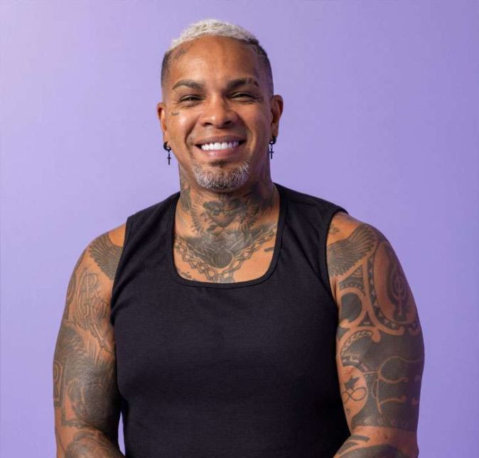 Uma das primeiras polêmicas do cantor foi quando ele soltou uma crítica sobre o corpo de Yasmin Brunet: - Já foi melhor, mas tá bem bonita ainda. Ele ainda disparou: -Você percebe que ela está mais velha, que ela largou a mão aqui. Hoje, ela comeu dois pacotes de bolacha com requeijão inteiros. Uma das primeiras polêmicas do cantor foi quando ele soltou uma crítica sobre o corpo de Yasmin Brunet: - Já foi melhor, mas tá bem bonita ainda. Ele ainda disparou: -Você percebe que ela está mais velha, que ela largou a mão aqui. Hoje, ela comeu dois pacotes de bolacha com requeijão inteiros.