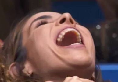 Internautas notam falta de dente em Wanessa Camargo: <i>Falta de dinheiro para implante não é</i>