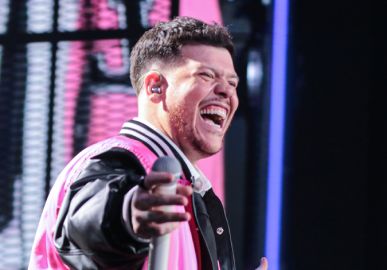 Ferrugem comemora dez anos de carreira com <i>show</i> recheado de participações especiais