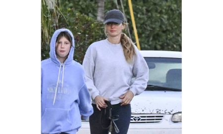 Ao lado da filha, Gisele Bündchen faz primeira aparição pública após morte da mãe
