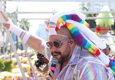 No nono ano com seu próprio bloco de Carnaval, Tiago Abravanel fala sobre expectativas para a edição de 2024: <i>- Será impactante na minha vida</i>