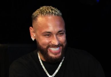 Neymar Jr. deixa de seguir suposta mãe de seu terceiro filho