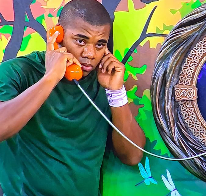 Davi atende o <i>Big Fone</i> e está imune; confira como o <i>brother</i> dividiu a casa para formação do paredão