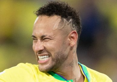 Neymar Jr. publica fotos ao lado de Mavie e Bruna Biancardi e encanta internautas