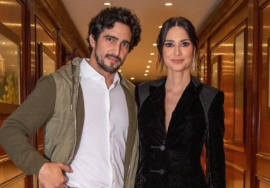 Renato Góes abre o coração sobre trabalhar em mesma novela que Thaila Ayala: <I>- A gente se abraça e comemora</I>