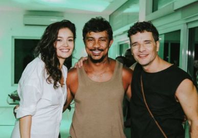 Em comemoração ao início da segunda fase de <i>Renascer</i>, Xamã recebe elenco e amigos em casa